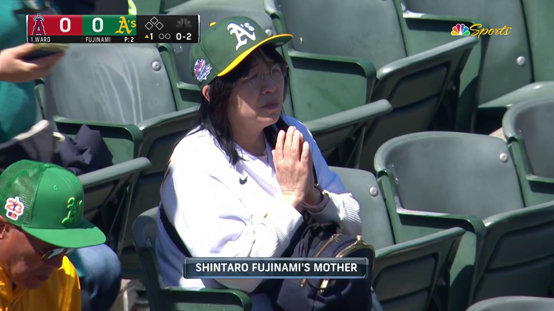 Shintaro Fujinami's mom adorably cheers on son during MLB debut