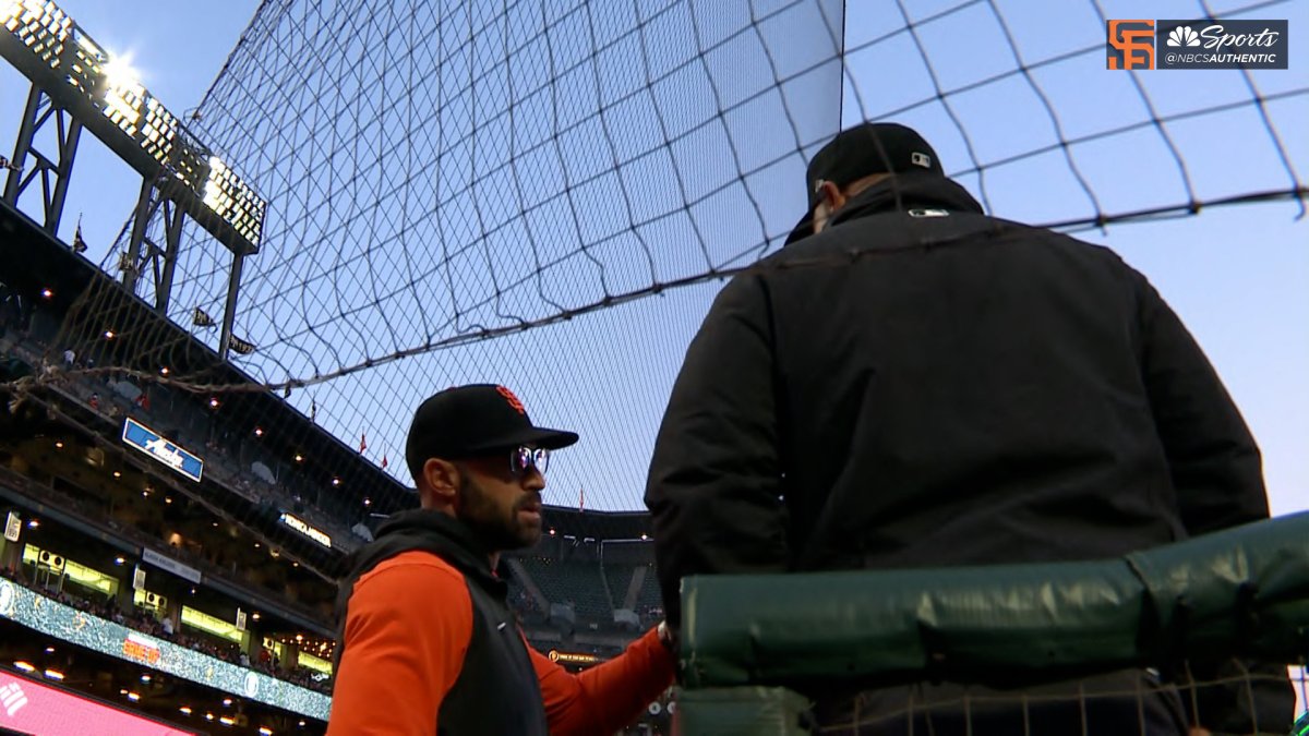 Lights go down in Oracle Park: Giants-Padres game delayed 40 minutes