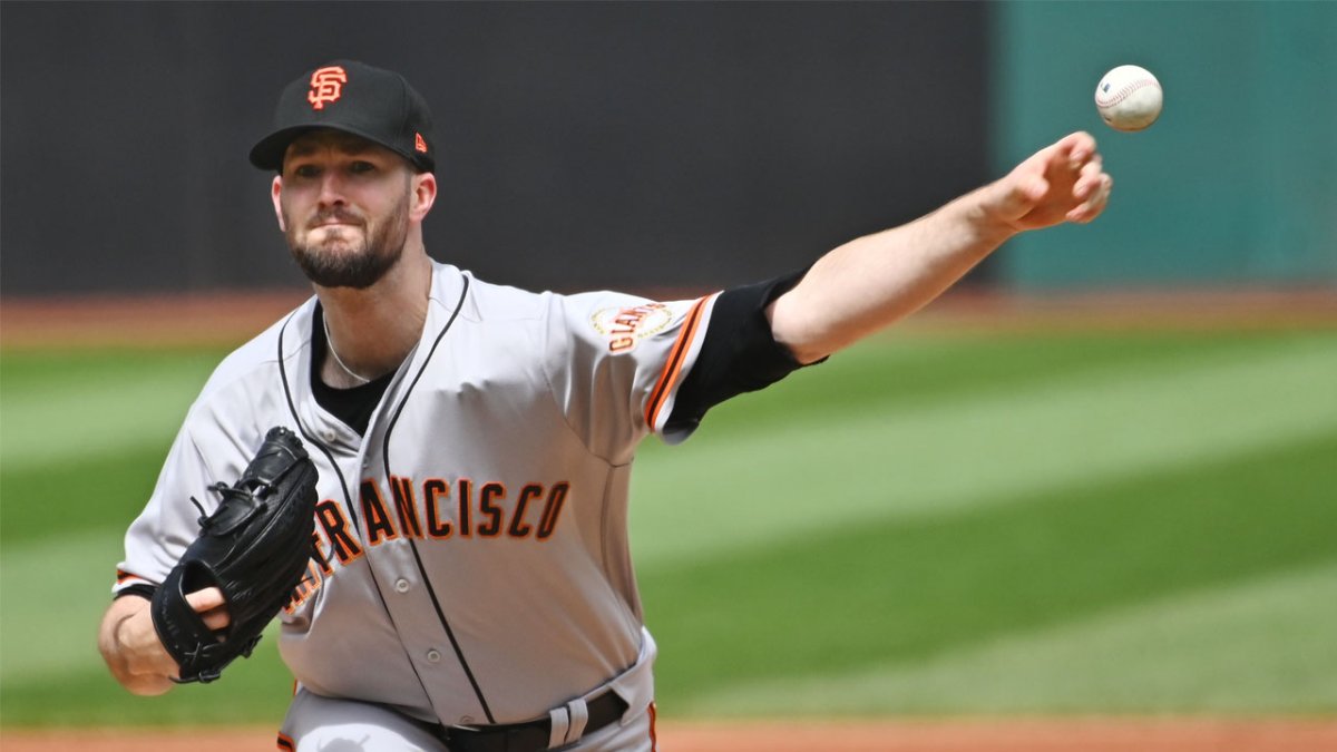 49ers Throw First Pitch at SF Giants Game