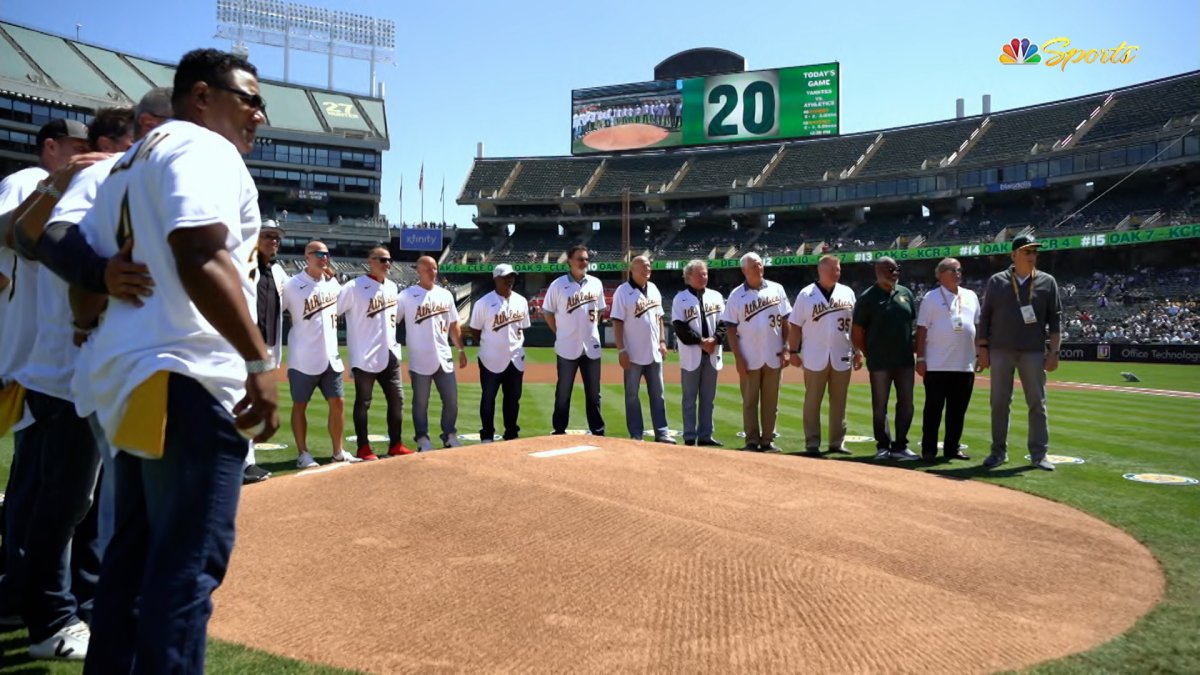 2002 A’s honored with banner recognizing historic 20game winning