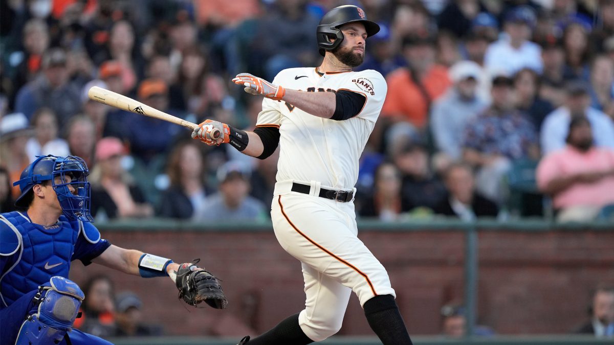 Giants place Brandon Belt on IL with knee inflammation