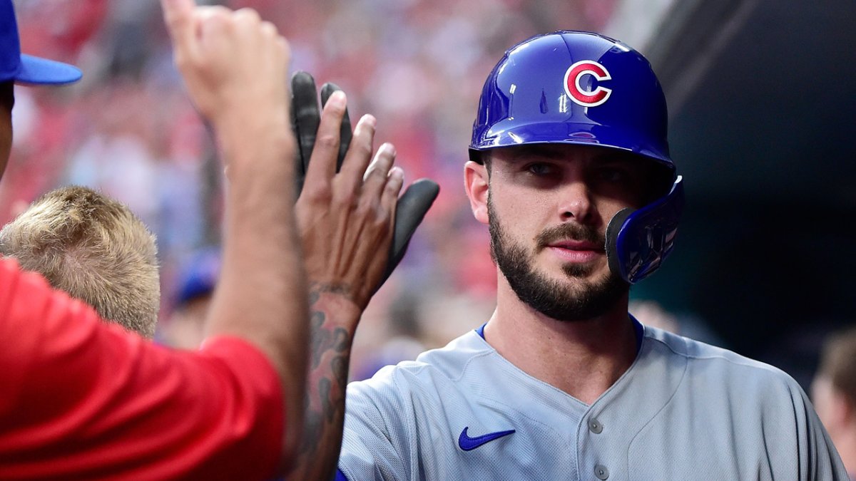 Giants fans don Kris Bryant jersey hours after MLB trade deadline