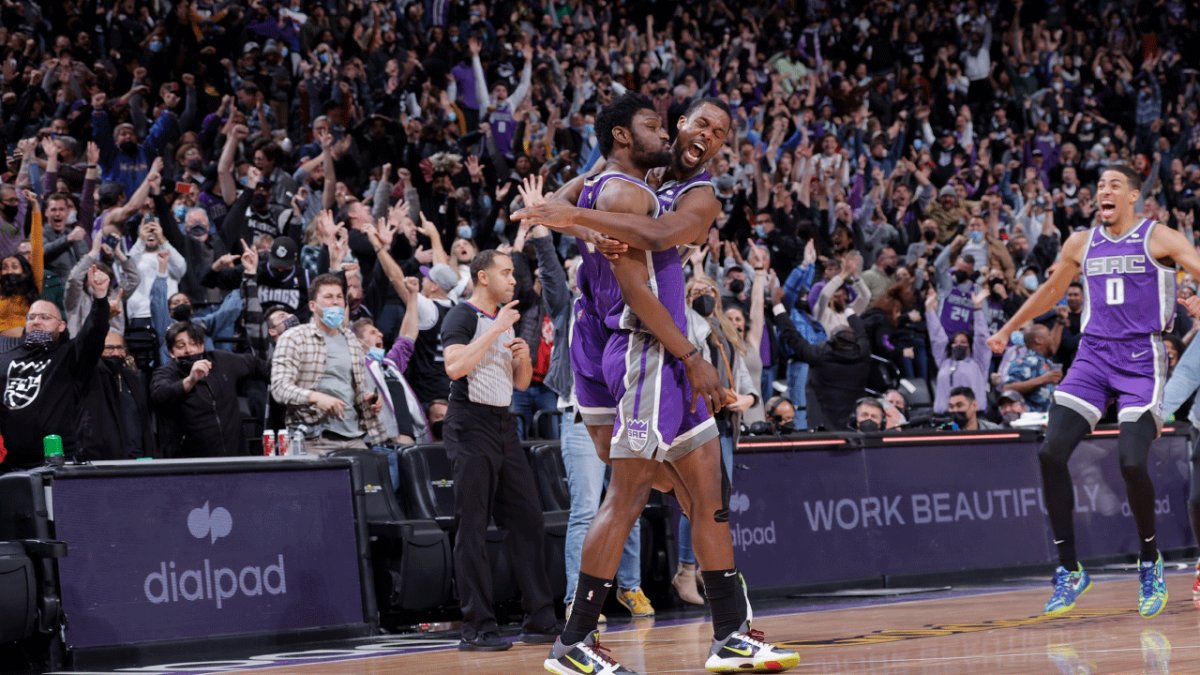 Chimezie Metu buzzerbeater caps Kings’ emotional win over Mavericks