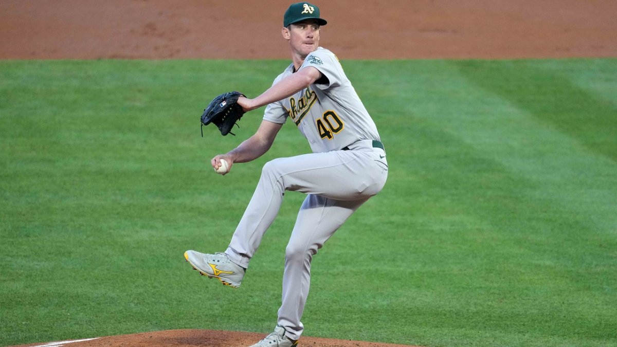 Mets get All-Star righty Bassitt from A's for minor leaguers