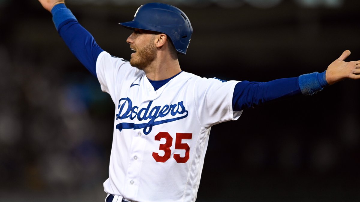 Jansen blows save, Dodgers squander Game 4, Series tied at 2