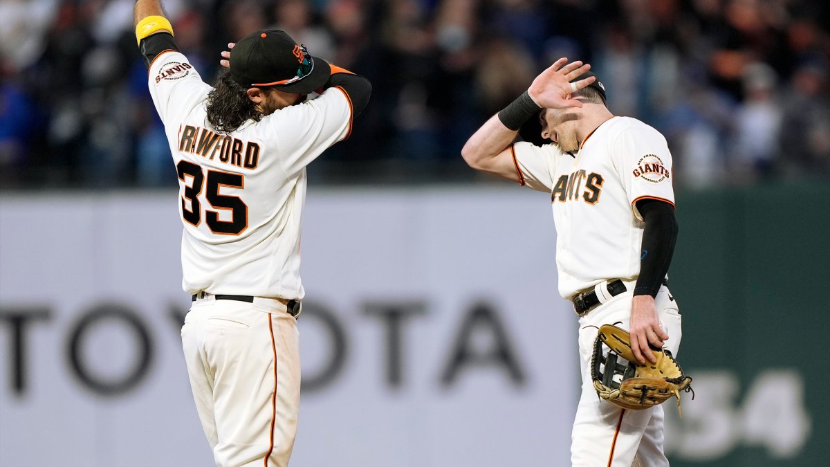 Giants shortstop Brandon Crawford wins fourth Gold Glove award