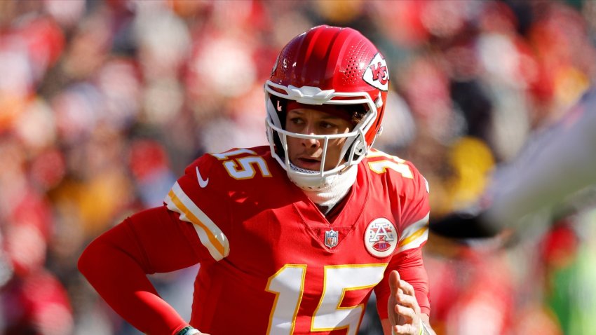 6 Best QBs in 2023 NFL Playoffs