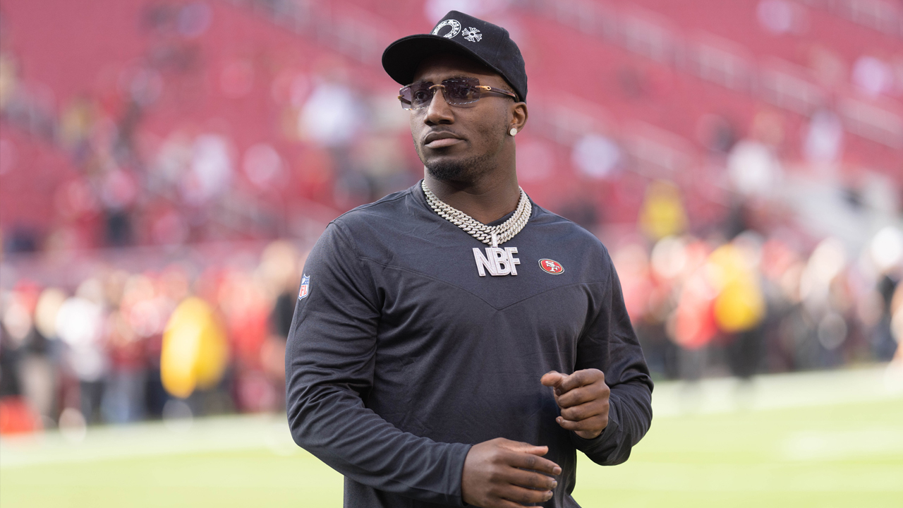 San Francisco 49ers wide receiver Deebo Samuel before an NFL preseason  football game against the Kansas City Chiefs in Santa Clara, Calif.,  Saturday, Aug. 14, 2021. (AP Photo/Tony Avelar Stock Photo - Alamy