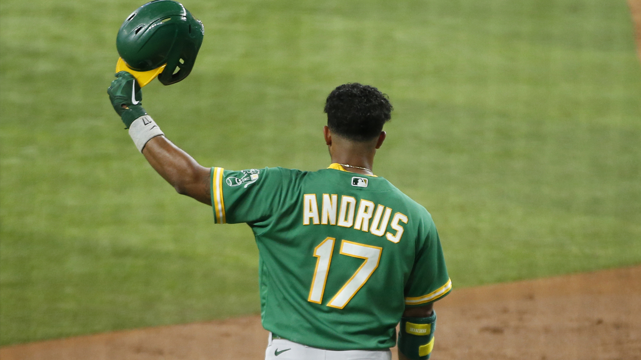 Elvis Andrus Gets Standing Ovation from Texas Rangers Fans in First Game  vs. Rangers