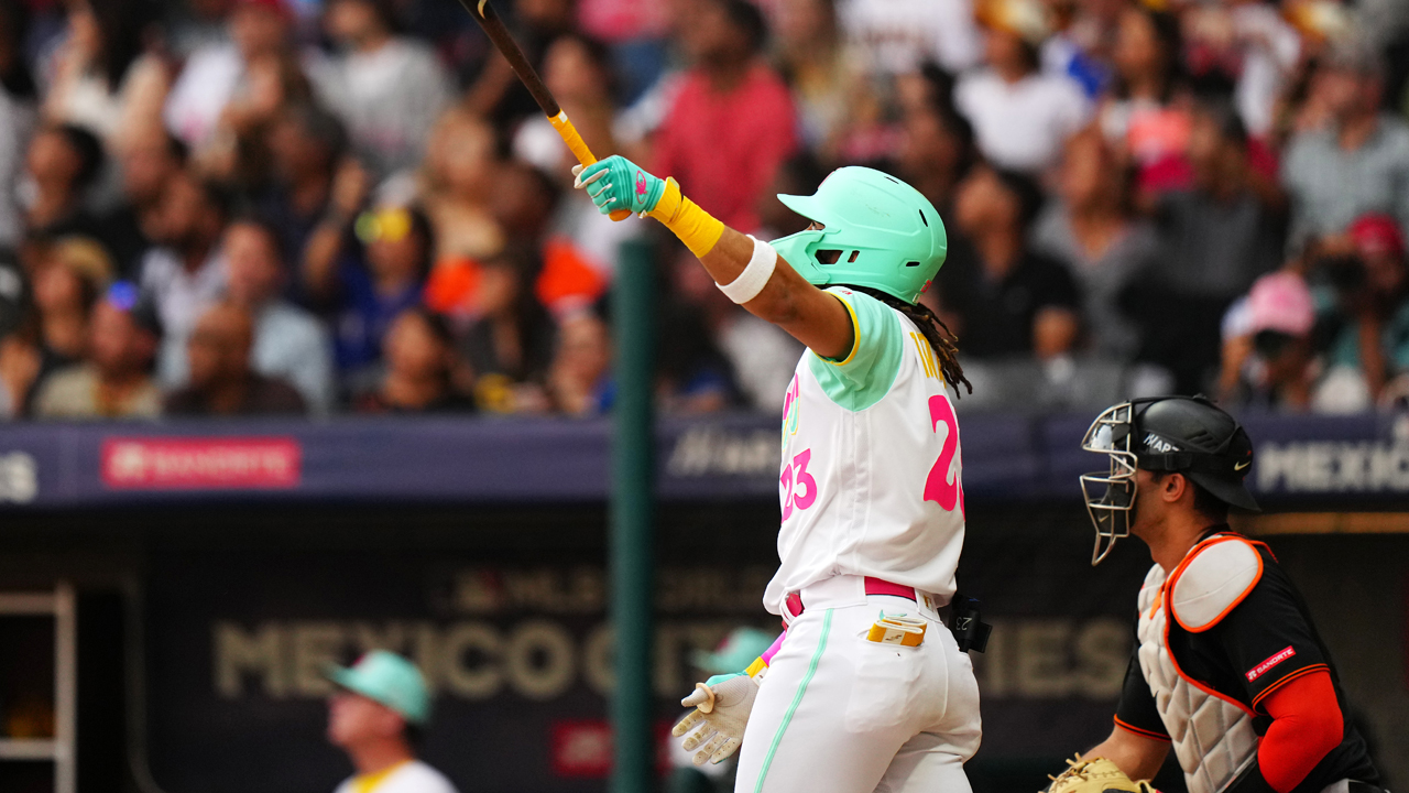Mexico City slugfest! Padres, Giants combine for 11 homers in
