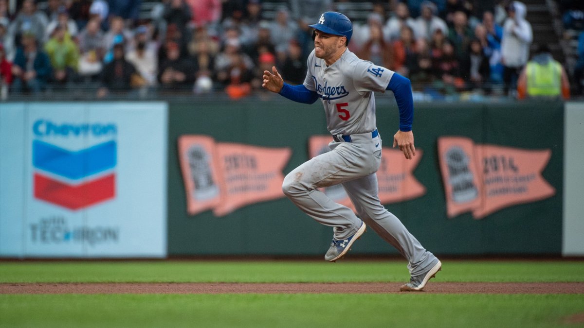 Andrew Heaney allows 4 homers in Dodgers' loss to Giants