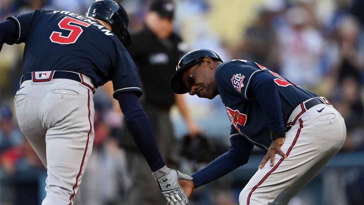 Braves' Freddie Freeman goes to bat for Ron Washington with A's manager job  open