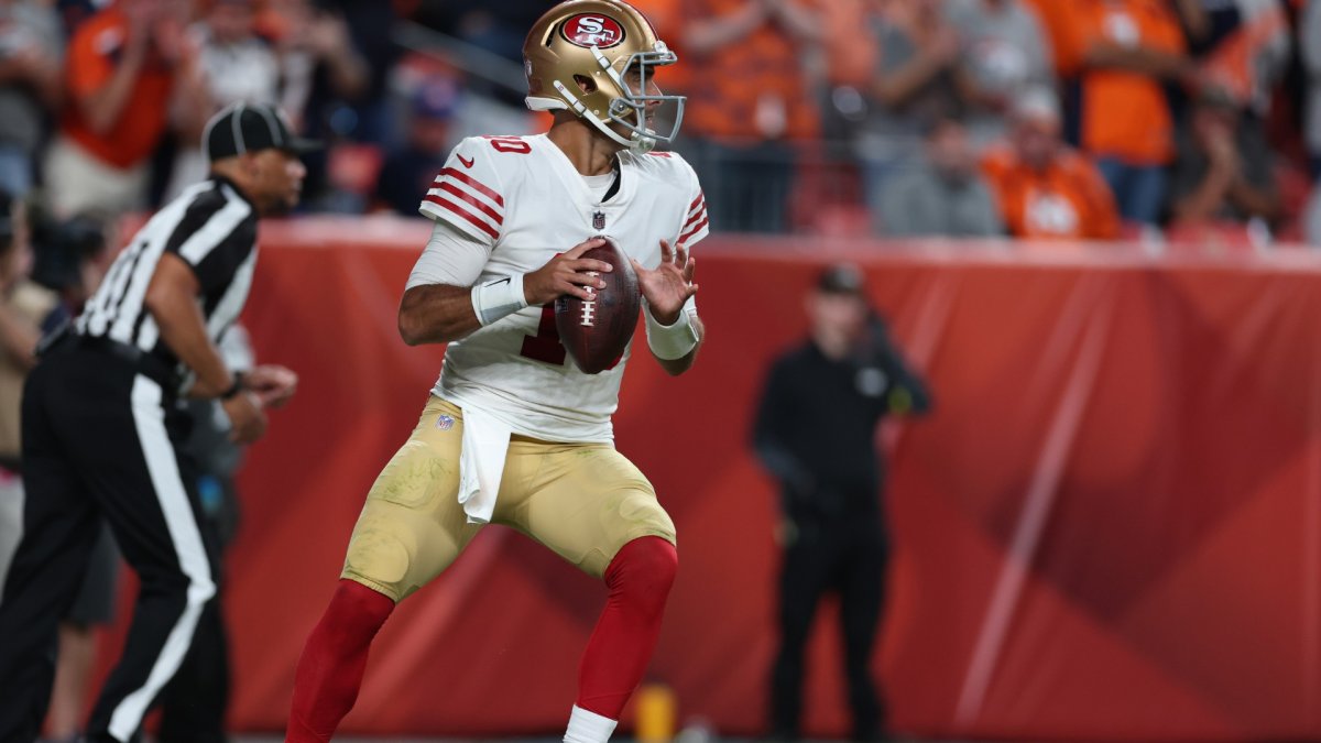 49ers report card: Garoppolo, rushing attack, defense key win