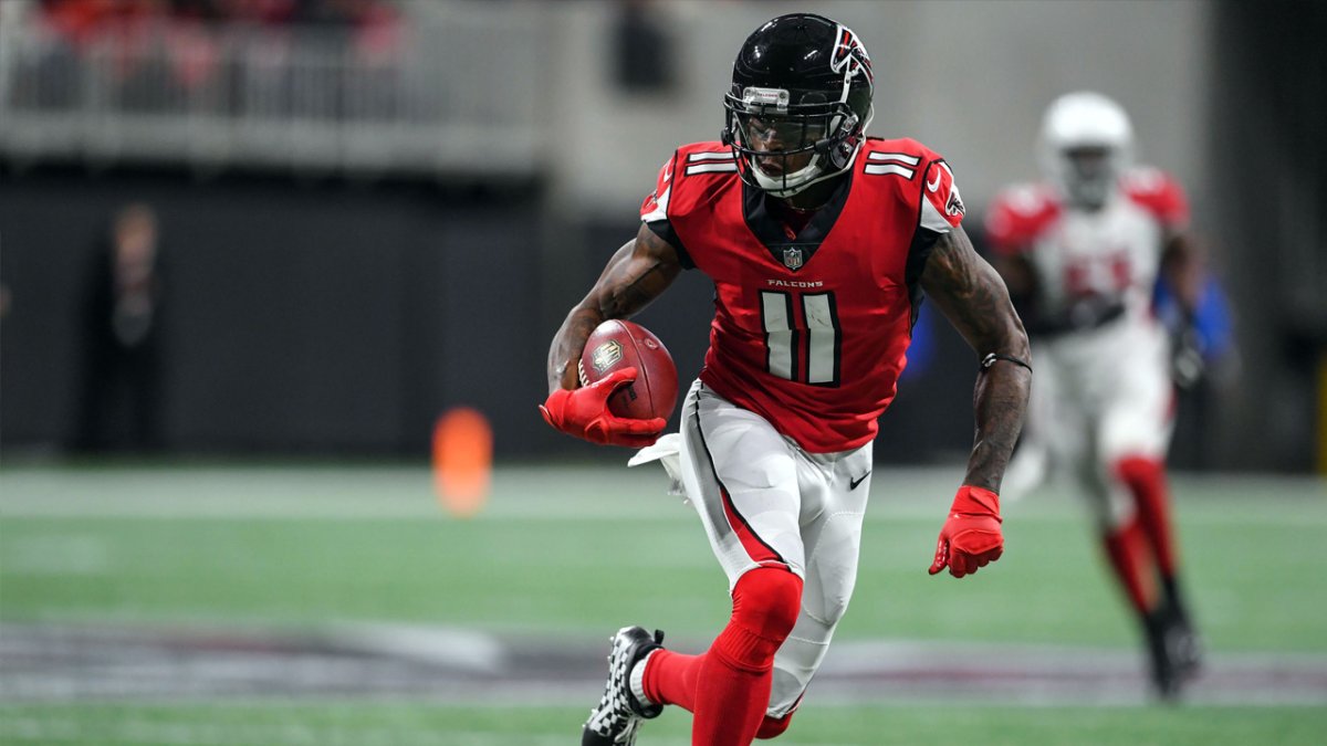 WR Julio Jones takes the field in new all-black Falcons uniform