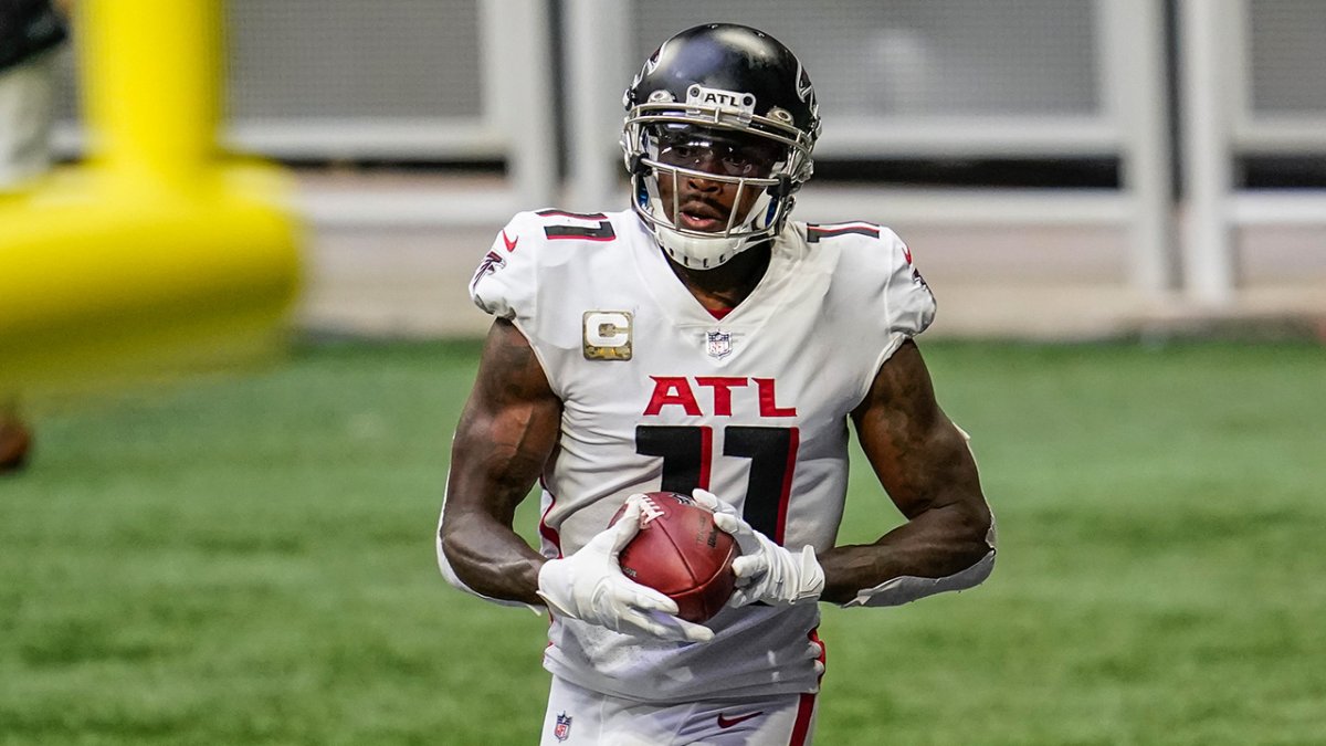 WR Julio Jones takes the field in new all-black Falcons uniform