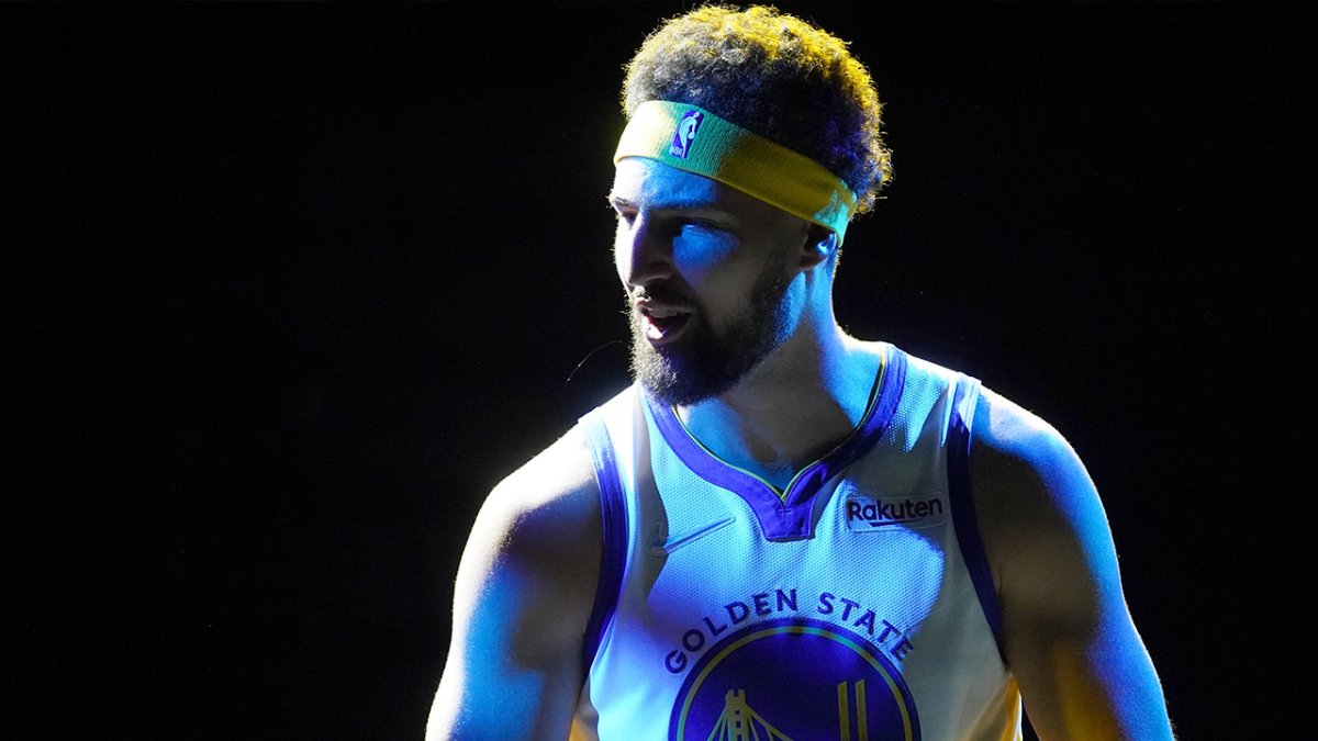 Klay Thompson Rocks #77 Jackie Moon Jersey At Practice After NBA