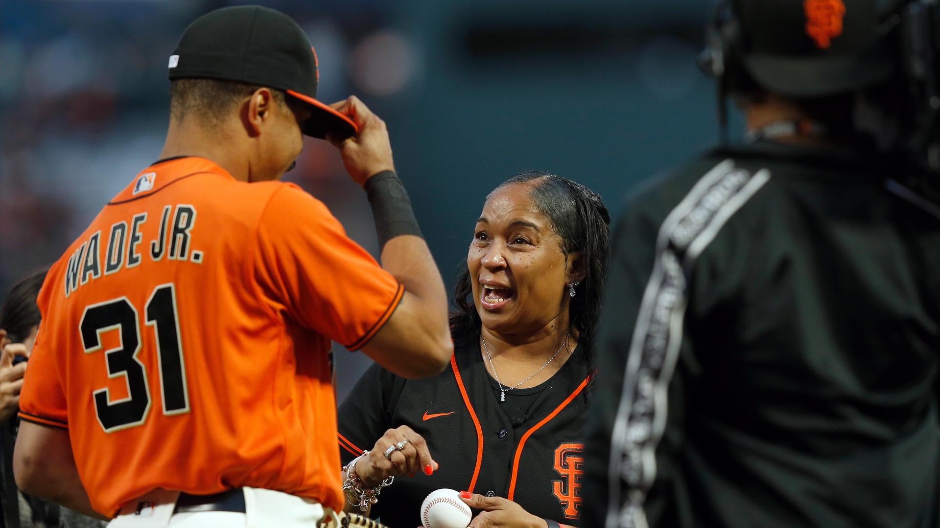 Giants' LaMonte Wade Jr., mother still talk about viral home run