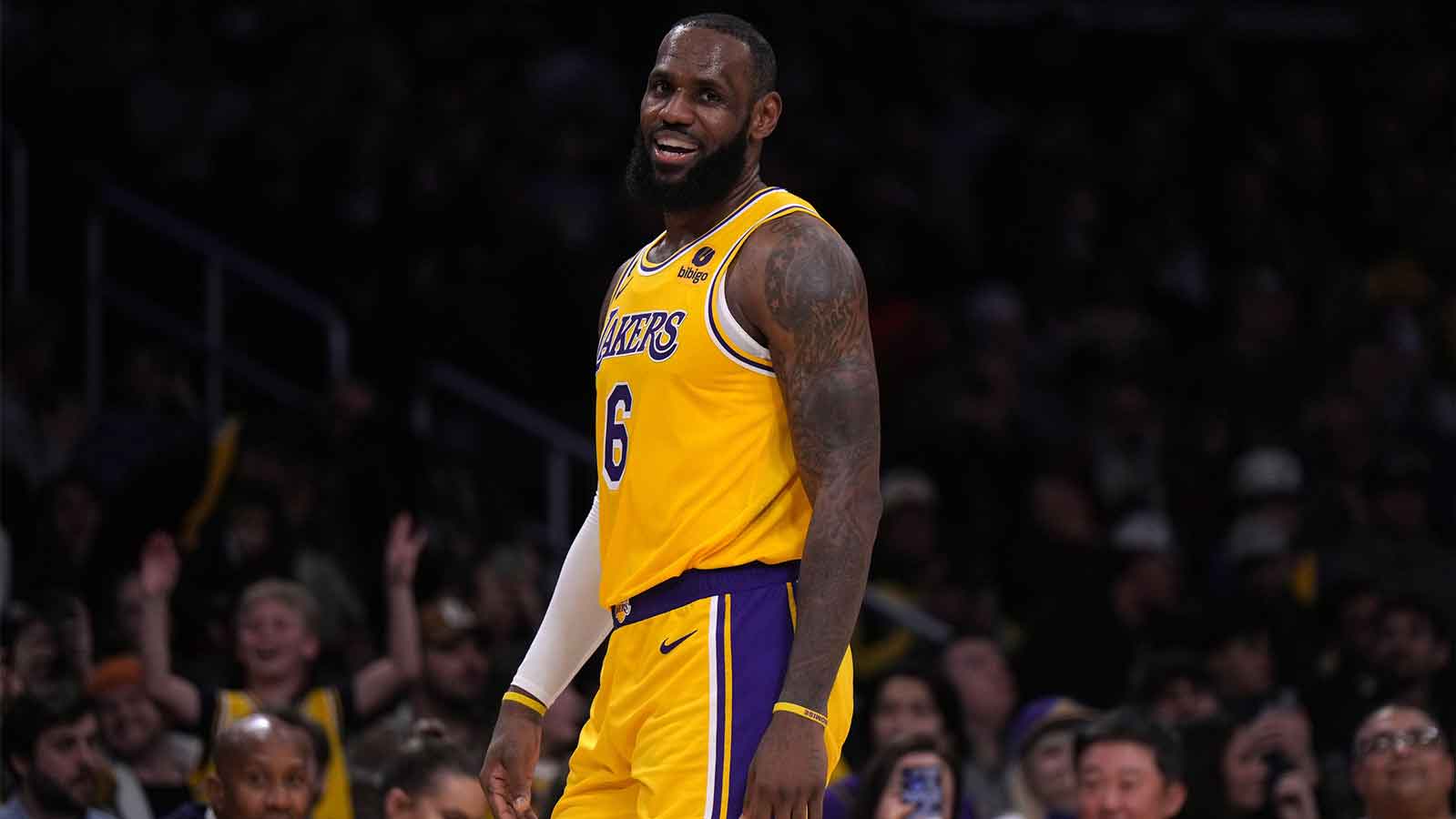 Stephen Curry Passes LeBron James in NBA Jersey Sales, News, Scores,  Highlights, Stats, and Rumors