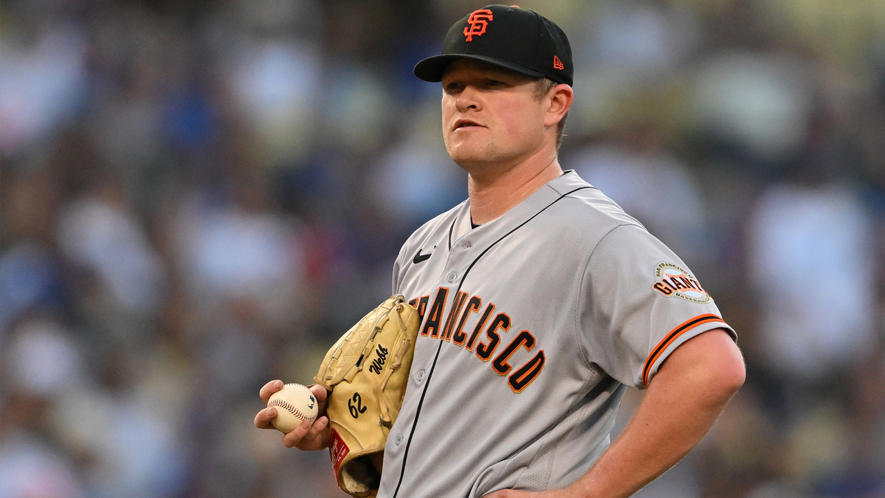 Rodon goes the distance as SF Giants score late to win