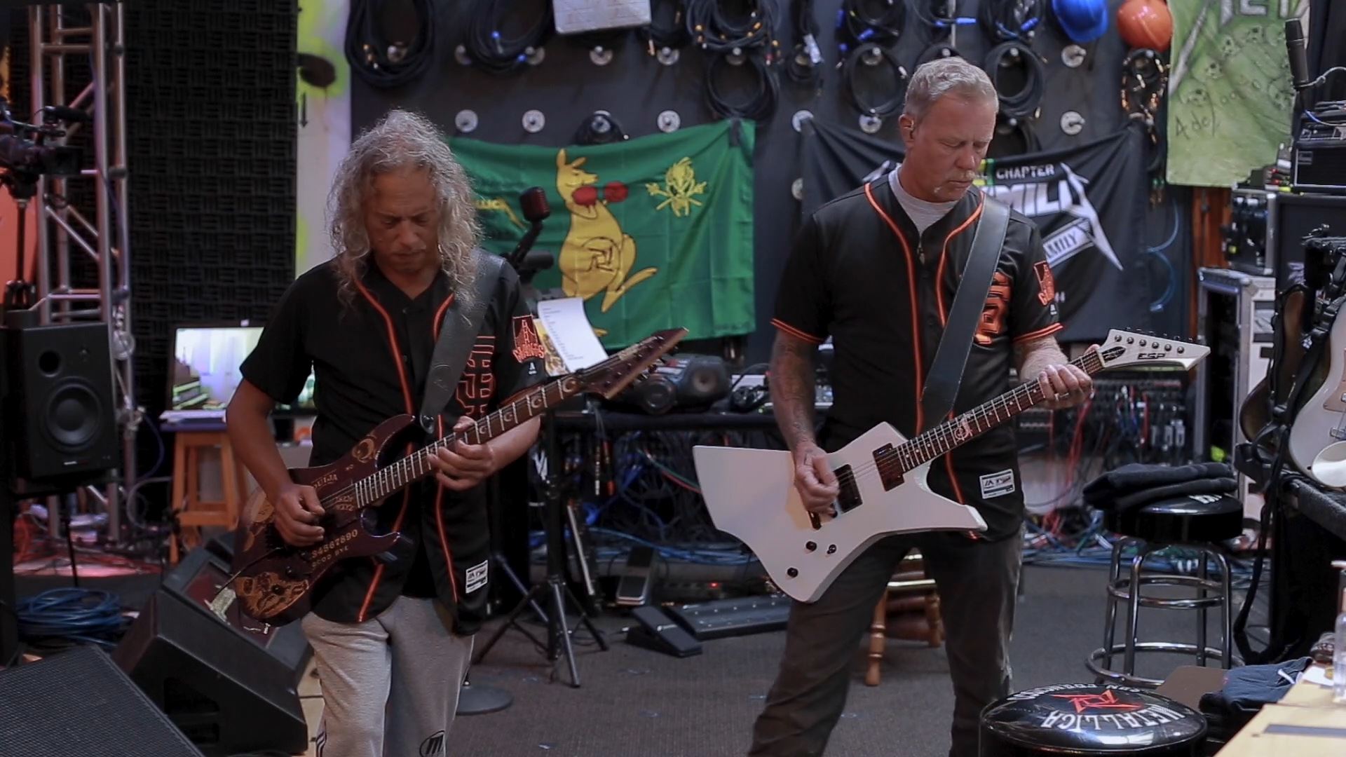 Metallica rocks national anthem before Yankees-Giants game 