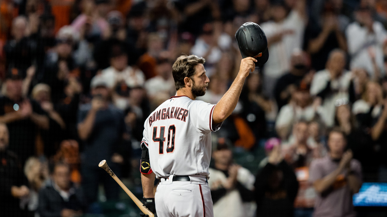 Ex-Giants Bumgarner, Cain get Oracle Park standing ovations