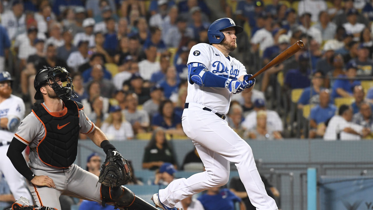 Max Muncy hits key homer to lead Dodgers