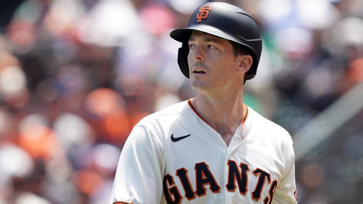 SF Giants OF Mike Yastrzemski leaves game with hamstring tightness - Sports  Illustrated San Francisco Giants News, Analysis and More