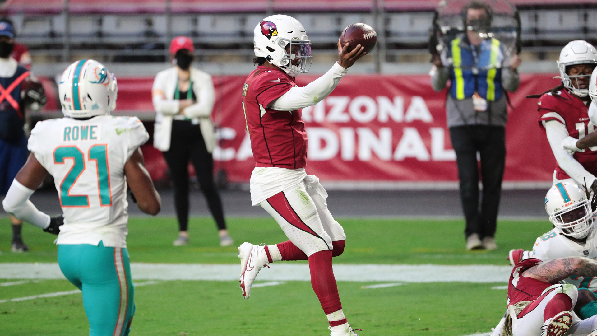 <p><strong>Line: </strong>Cardinals -2</p>
<p>The Cardinals were a win away from being tied atop the NFC. Despite their issues on defense, Kyler Murray and Kliff Kingsbury have them in the thick of the NFC West race.</p>
<p>Buffalo is fresh off an offensive explosion against a bad Seahawks defense. Lost in the win is that the Bills' defense was equally torched, but managed to force four turnovers.</p>
<p>You don't want to face Murray with a leaky defense. The Cardinals bounce back with an impressive win.</p>
<p><strong>Pick: </strong>Cardinals 31, Bills 27</p>
