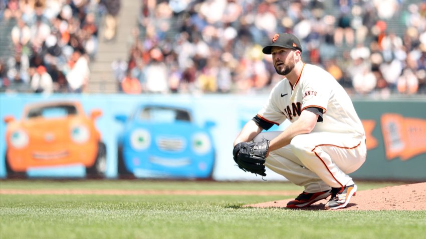 Alex Wood reacts during the Giants’ game against the Pirates on Wednesday.