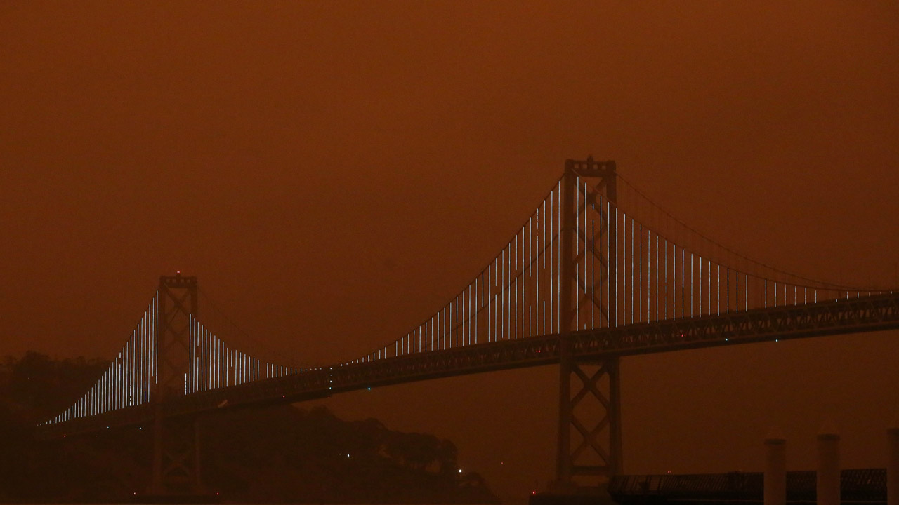 Giants, Athletics play under ominous orange sky amid California wildfires