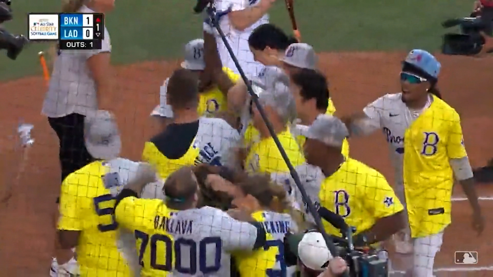 The Athletic MLB on X: Home run in Dodger Stadium. Bat flip in Dodger  Stadium. Giants shirt under the jersey. Hunter Pence is extremely familiar  with the Giants-Dodgers rivalry 🔥 #CelebSoftball 🎥 @