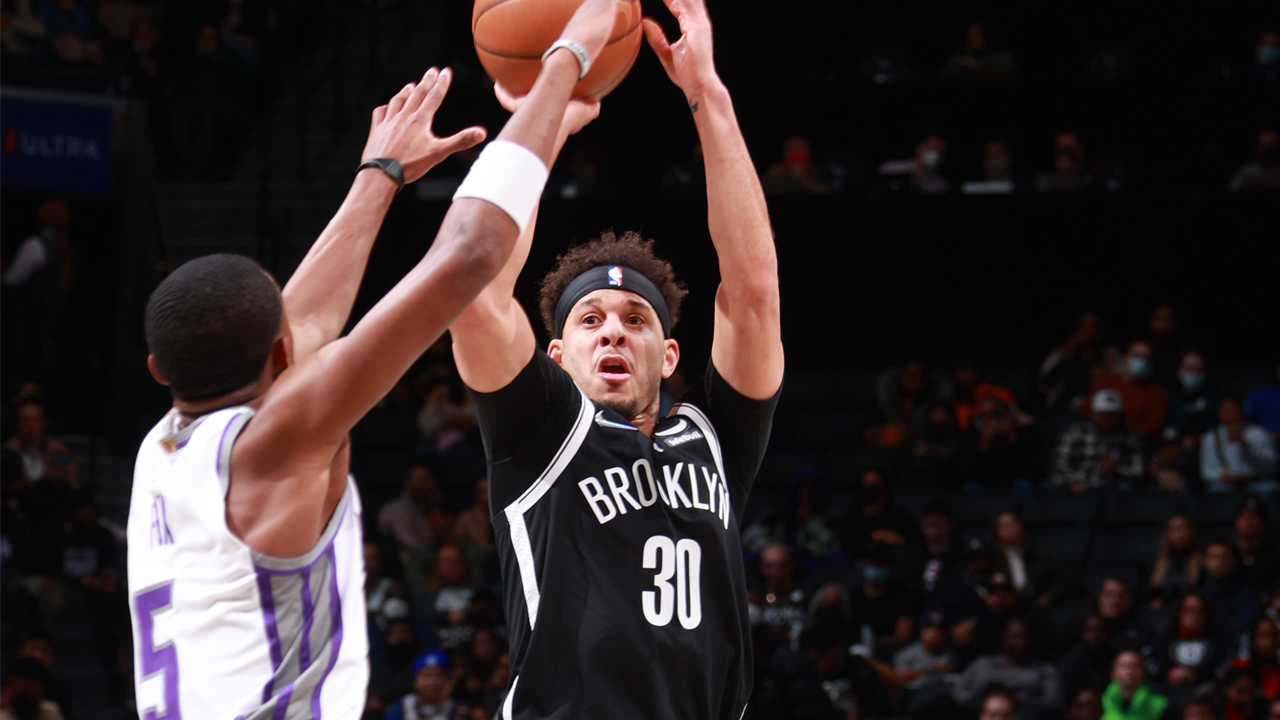 Steph Curry reacts to Seth Curry's first Nets 3-pointer vs. Kings