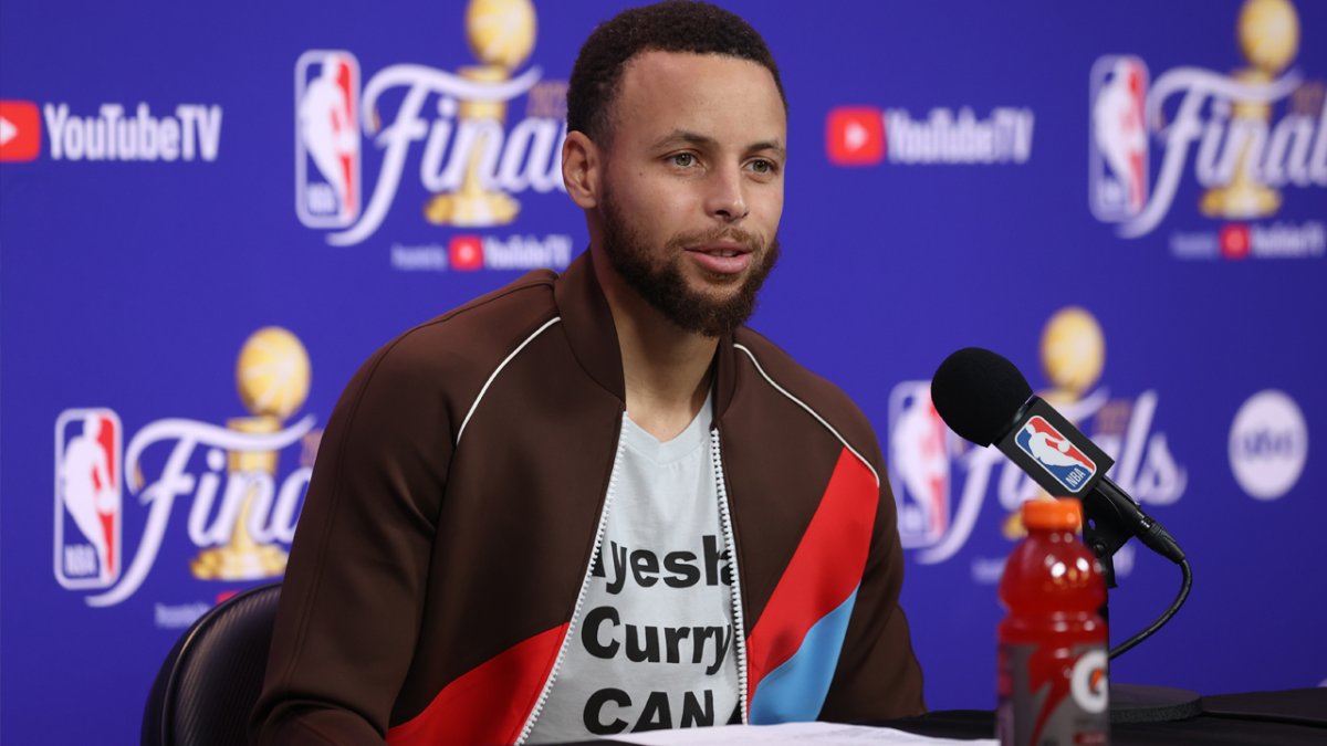 Steph Curry trolls Boston bar with Ayesha Curry Can Cook Shirts