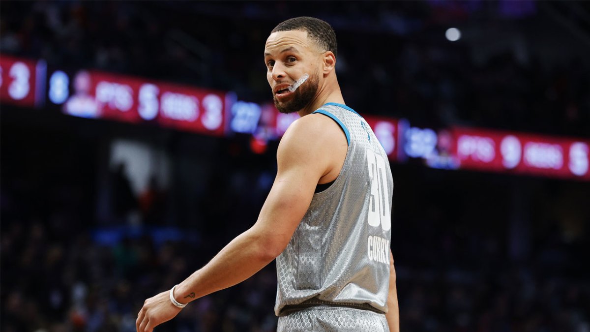 These charts show how preposterous Steph Curry's record-shattering season  was 