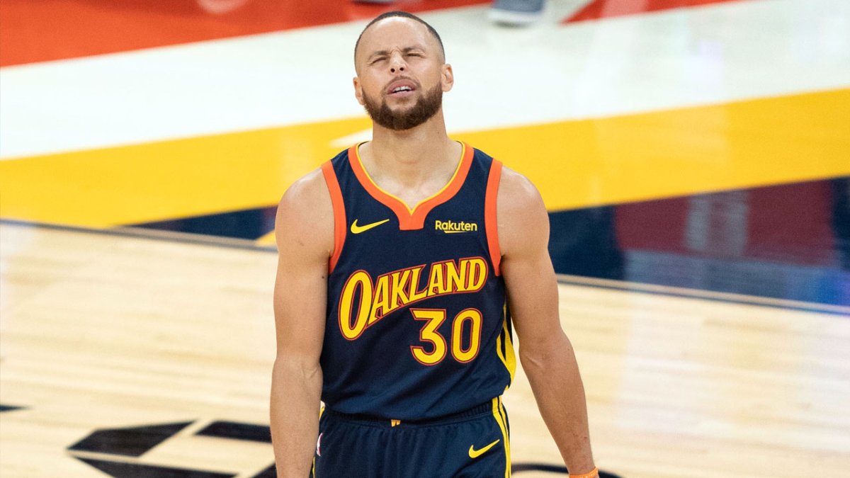 Warriors' Jordan Poole hooks up Deebo Samuel with signed game-worn jersey –  NBC Sports Bay Area & California