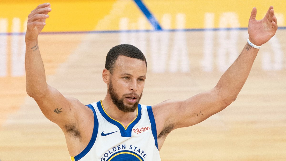 VIDEO: Steph Curry christens Davidson's new facility - NBC Sports