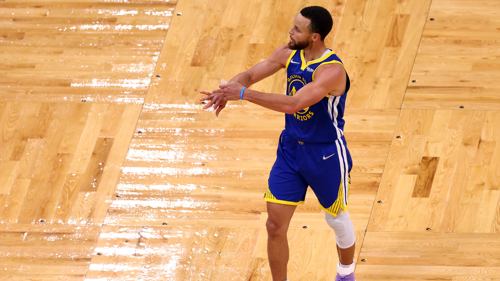 Stephen Curry's Jersey Is The NBA's Best-Seller – Footwear News