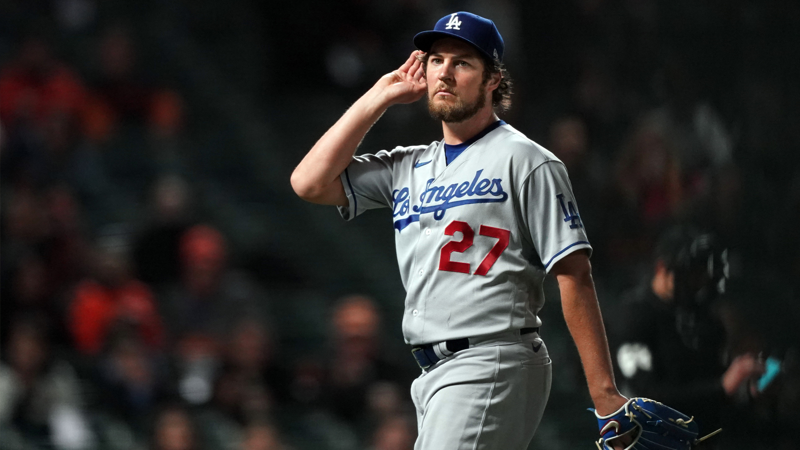 Dodgers beat Giants 6-1, move into tie for first in NL West