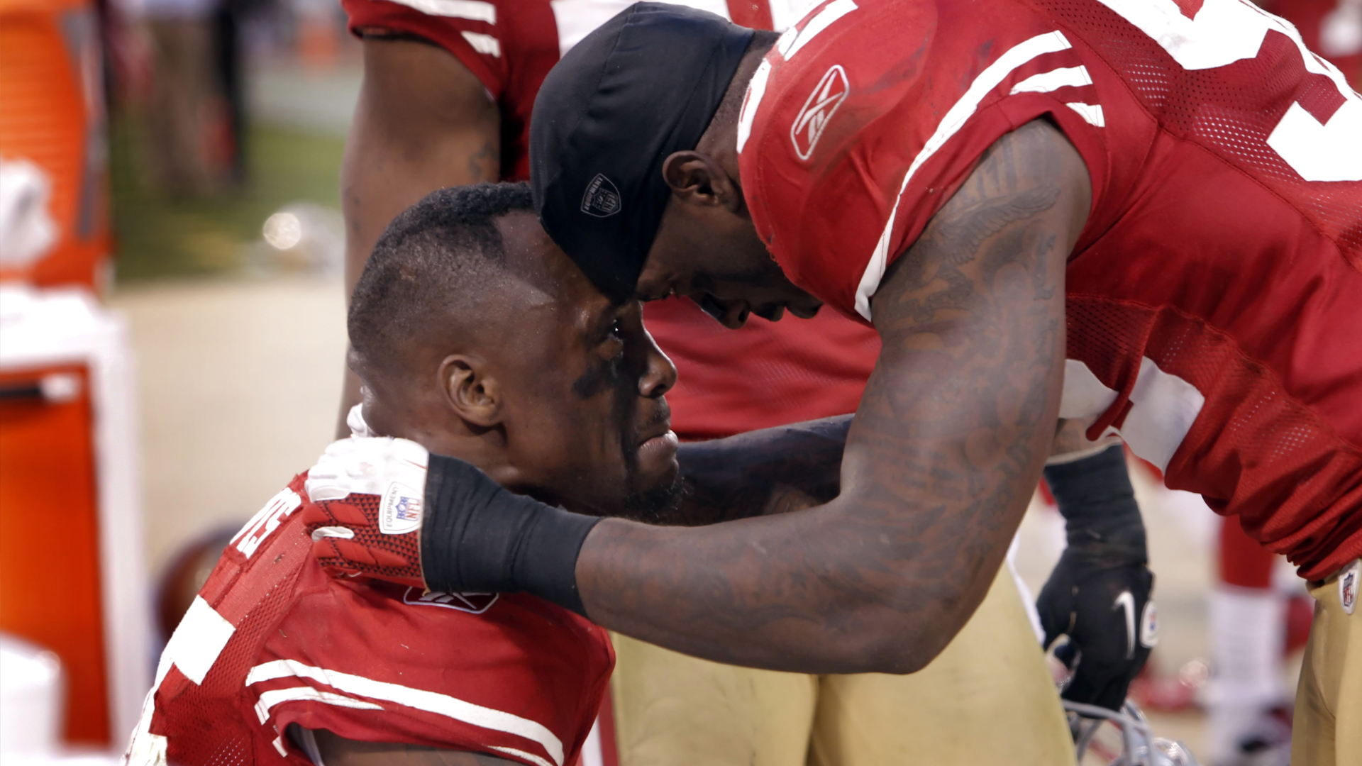 Vernon Davis Reacts to Black Jerseys