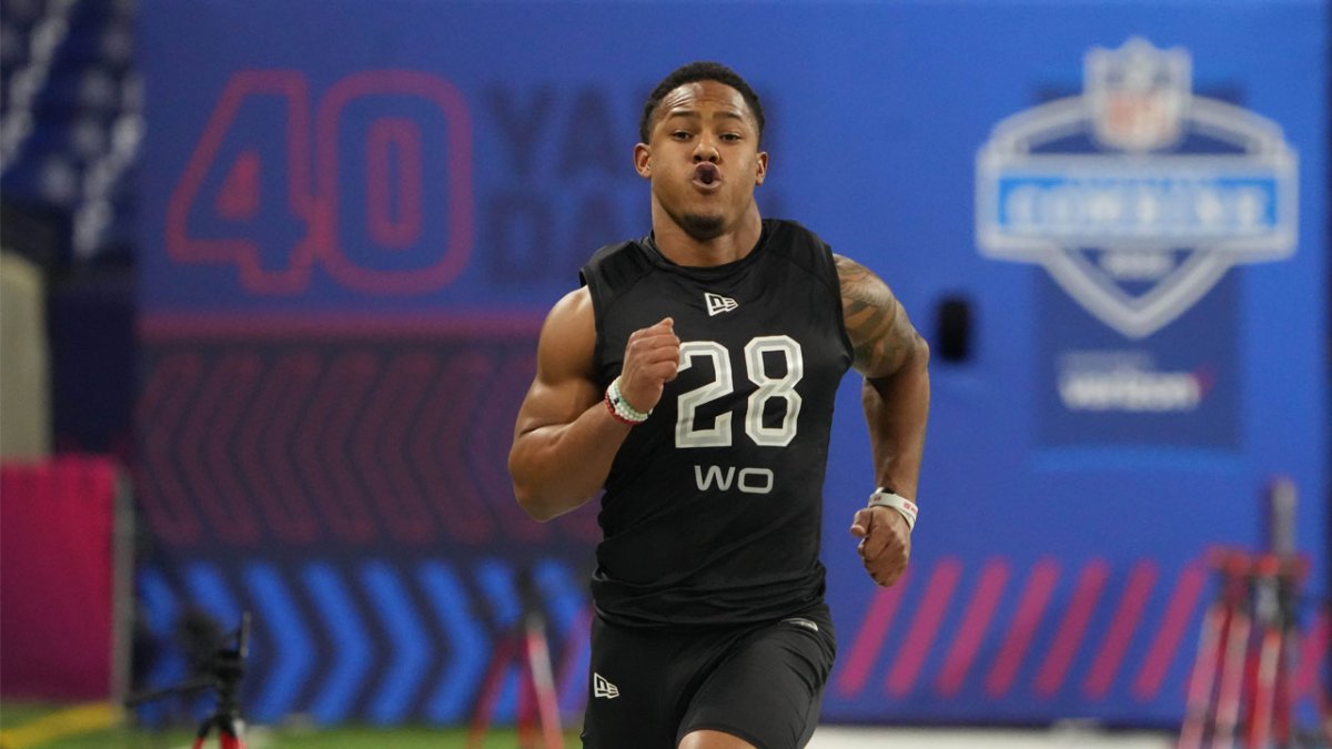 Wide receiver Wan'Dale Robinson runs an official 4.44-second 40-yard dash  at the 2022 NFL Scouting Combine