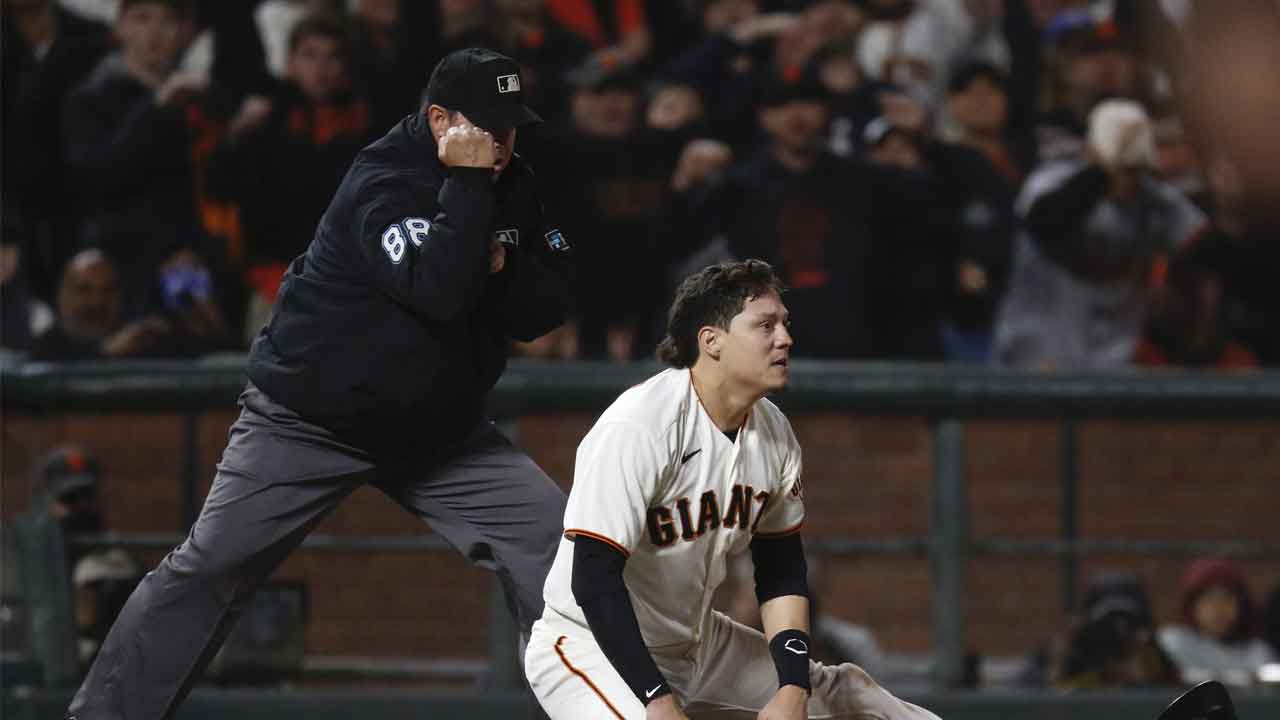 Giants' season ends with brutal check-swing call in NLDS Game 5 vs. Dodgers
