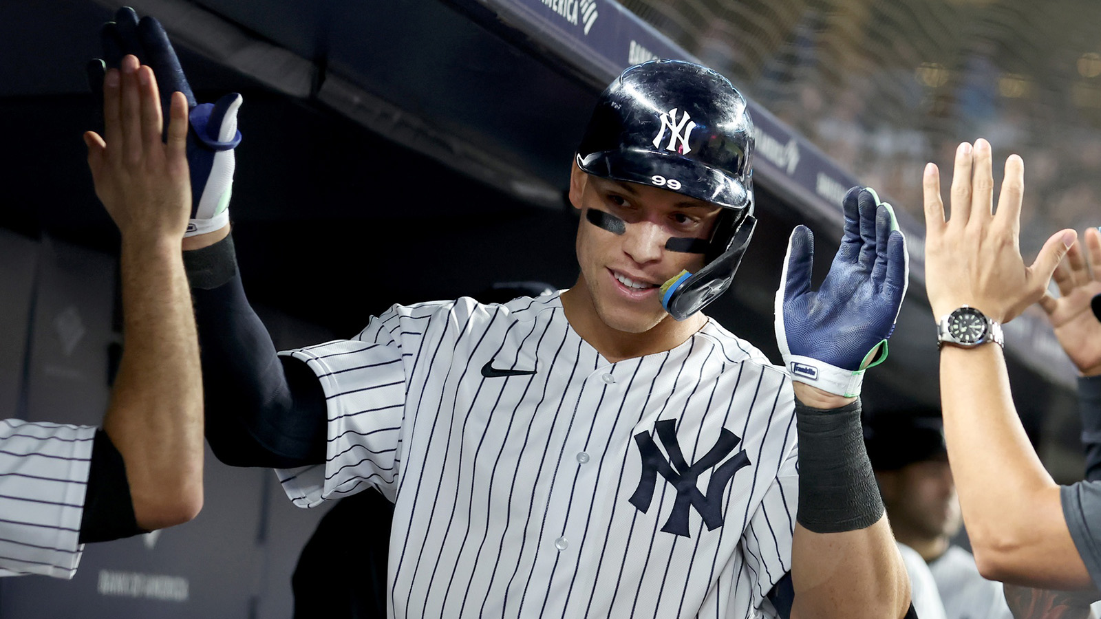 Fake news of Yankees' Aaron Judge signing with Giants rattled star teammate  