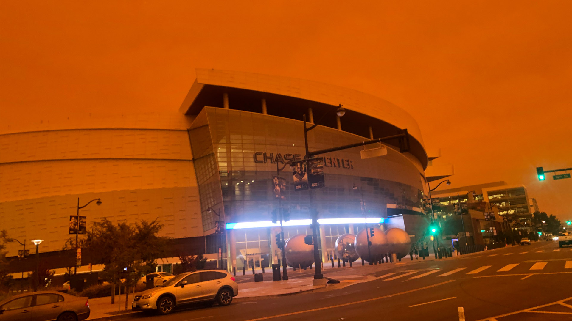 Horrific California wildfires create eerie biblical scene over San  Francisco Giants' Oracle Park with smoke in distance