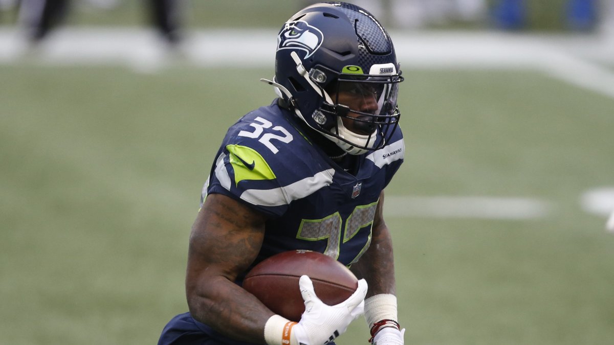 Seahawks RB Chris Carson Retiring From NFL Due to Injury, per Report -  Sports Illustrated