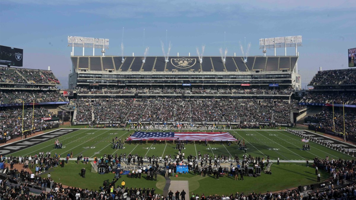 Jags spoil Raiders' Oakland finale