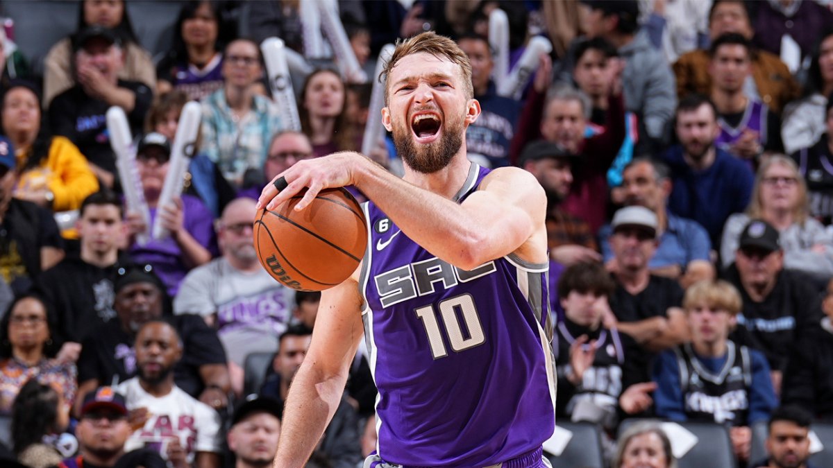 Kings clinch 1st playoff berth since 2006, ending 16-season drought