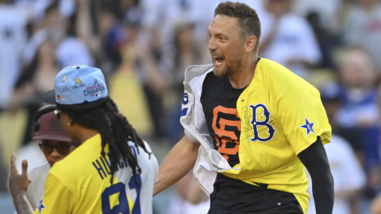 FOX Sports: MLB on X: Hunter Pence hit a BOMB at Dodger Stadium during the  Celebrity Softball Game, and then showed everyone his Giants shirt under  his jersey 😆 (via @SFGiants)  /