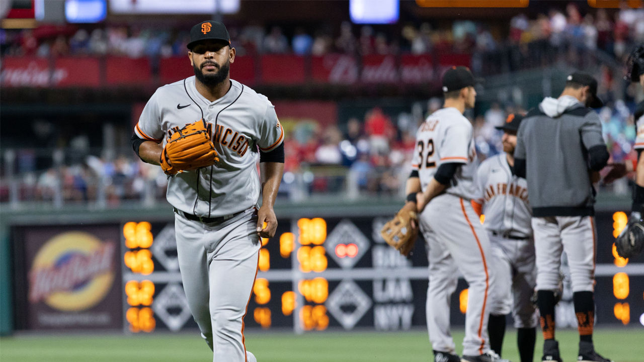 Flores hits game-ending, 2-run homer, Giants sweep Phillies