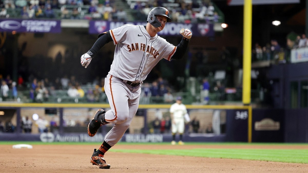 SF Giants outfielder Joc Pederson accepts qualifying offer