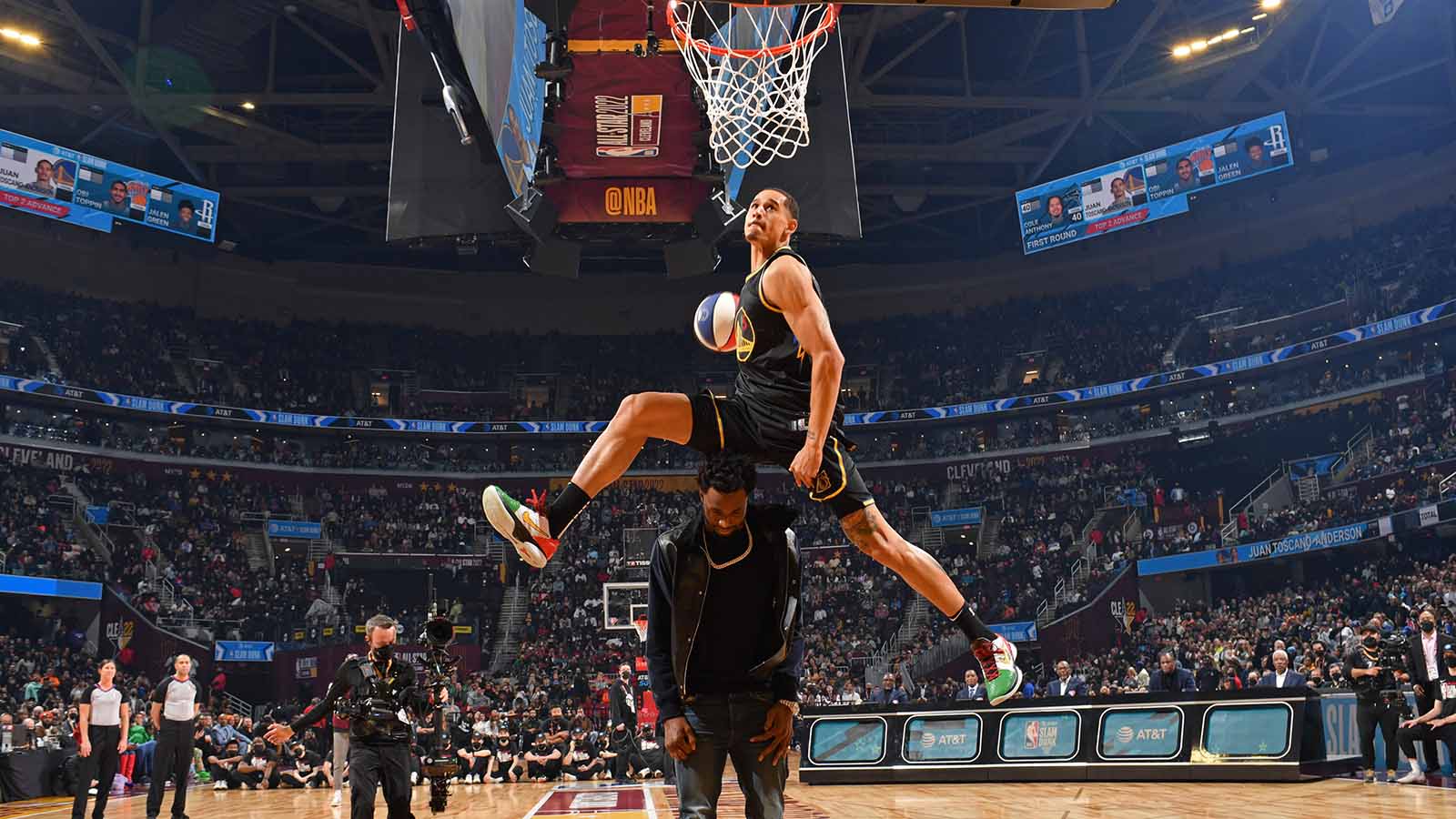 Juan Toscano-Anderson skies over Andrew Wiggins in NBA Dunk Contest – NBC  Sports Bay Area & California